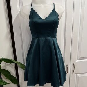 B. Darlin Elegant Emerald Green Spaghetti Strap Dress size 0